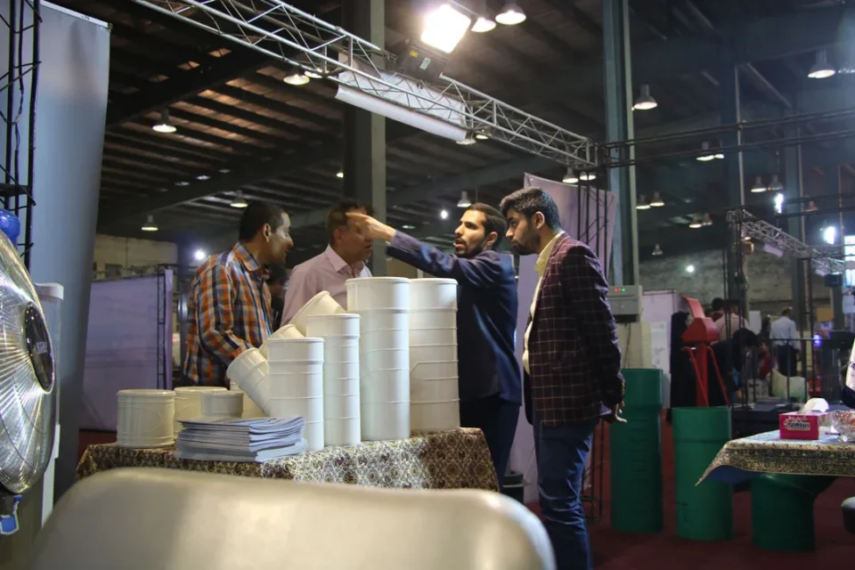 تصویری از حضور یزدپولیکا در نهمین نمایشگاه تخصصی دام، طیور و کشاورزی یزد و معرفی توانمندی‌ها و محصولات این مجموعه در حوزه کشاورزی و سیستم‌های نوین آبیاری.