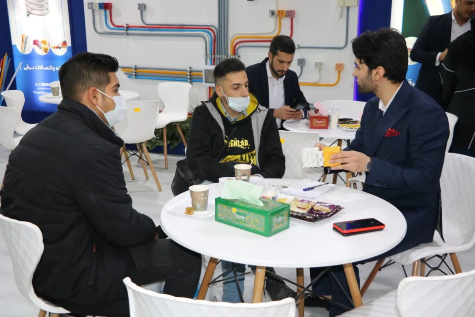 تصویری از حضور یزدپولیکا در بیست‌ودومین نمایشگاه بین‌المللی صنعت برق تهران در سال ۱۴۰۱ و معرفی محصولات، توانمندی‌ها و راهکارهای این مجموعه در حوزه تأسیسات برق ساختمان.